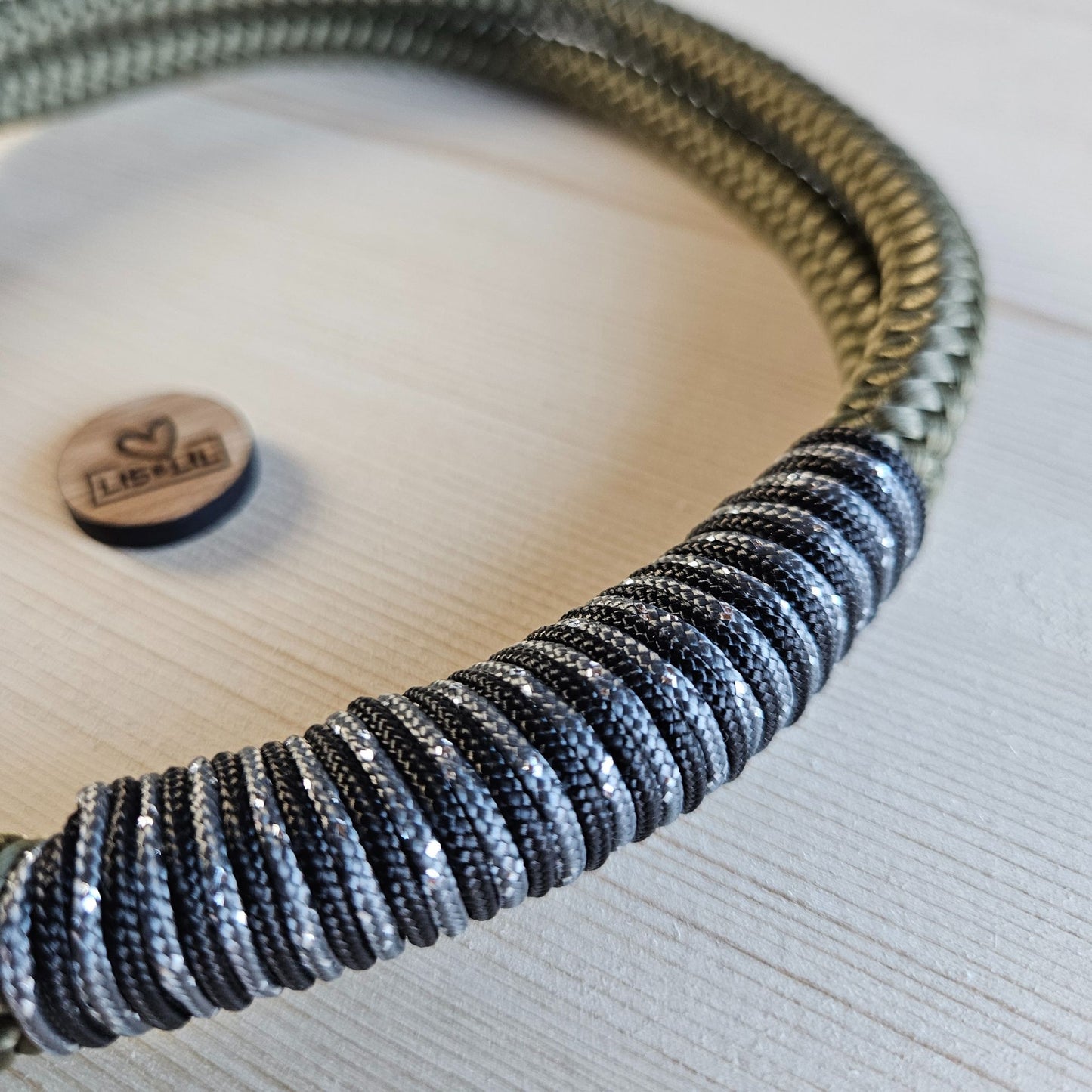 Hundehalsband olivgrün - schwarz/silber
