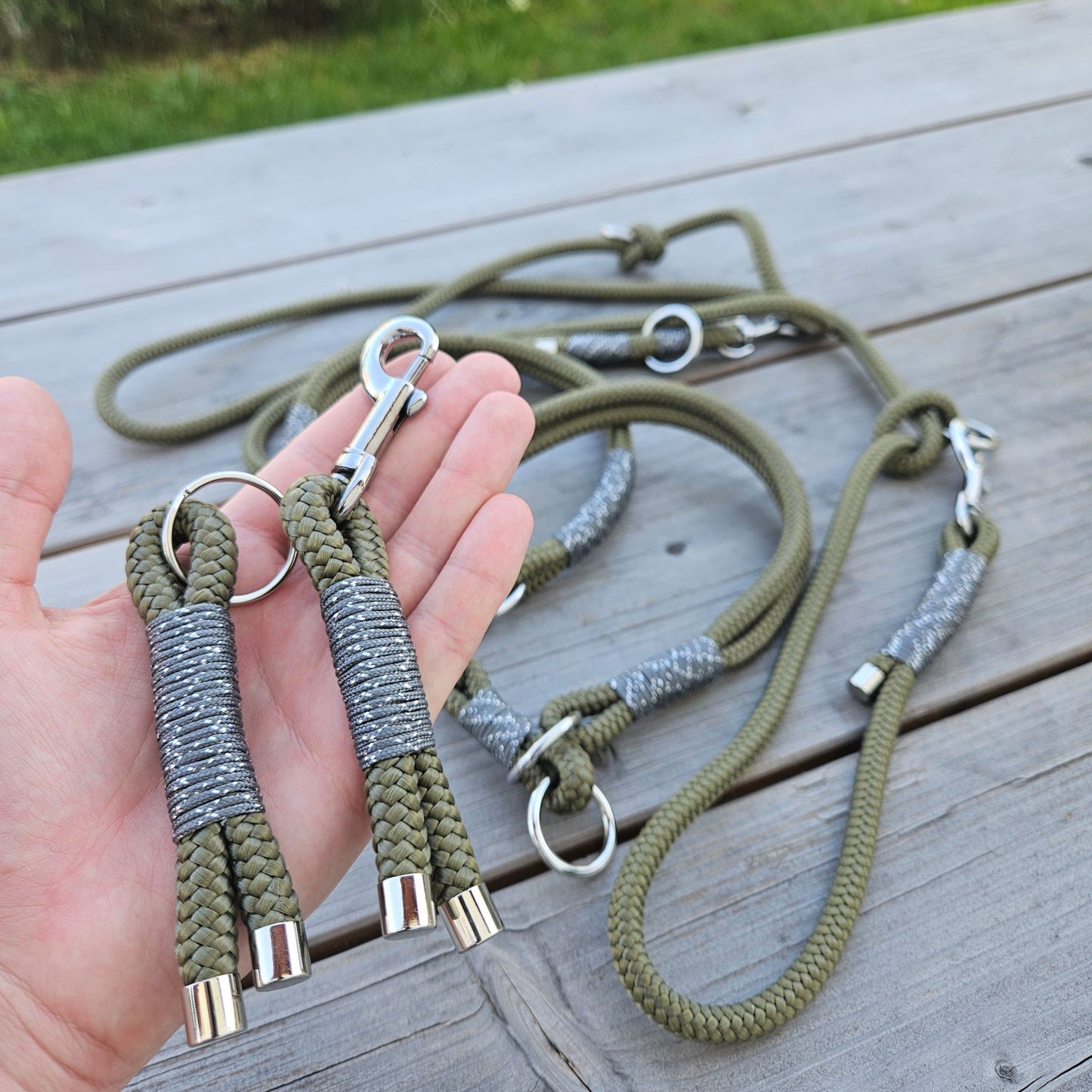 Schlüsselanhänger olivgrün - silber